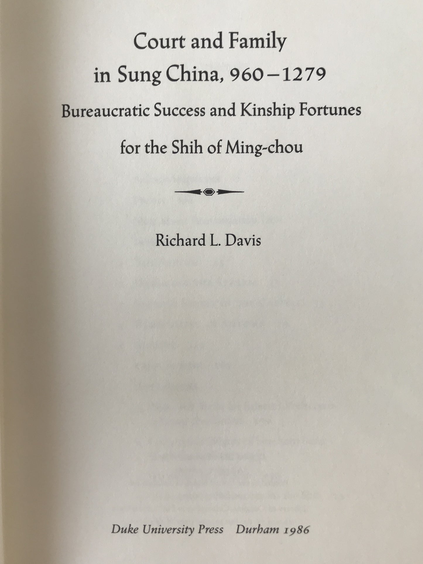 Court and family in Sung China, 960-1279 : bureaucratic success and kinship fortunes for the Shih of Ming-chou
